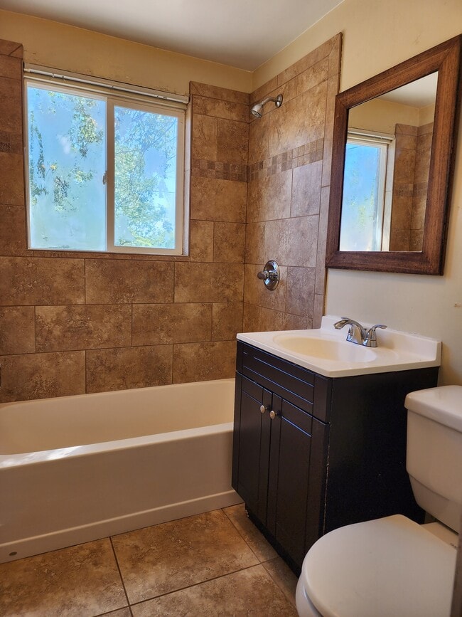 Photo - 626 Stuart St