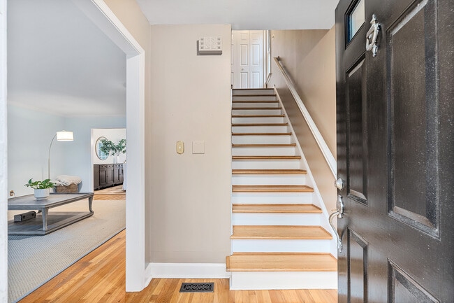 Photo - 104 Terrace Dr NE