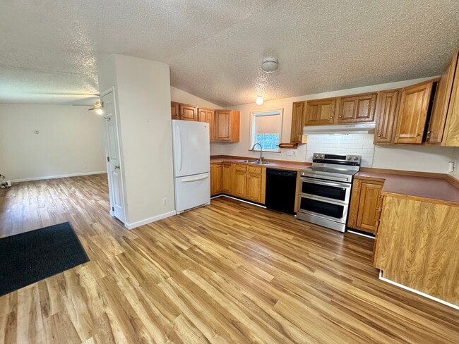 Photo - 174 Airport Rd