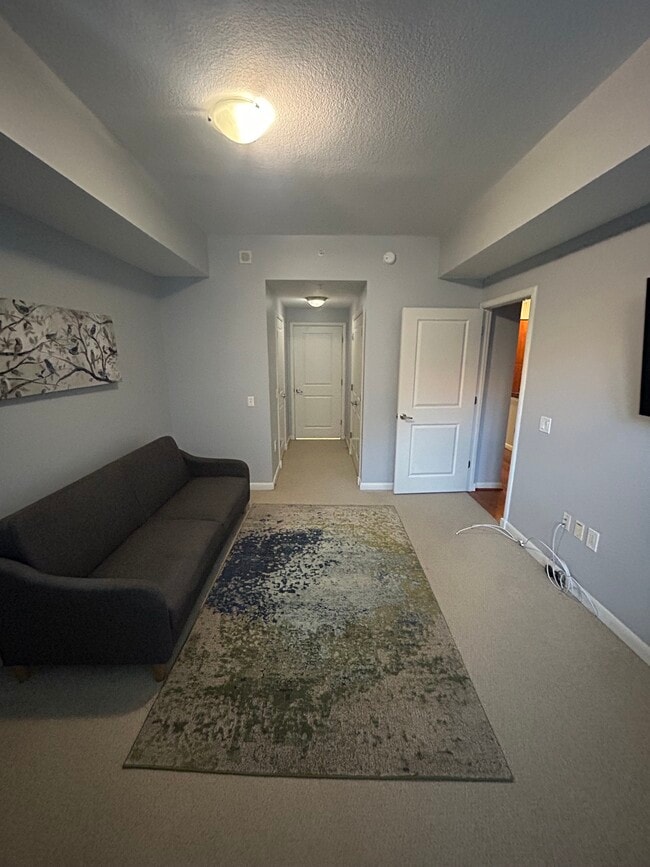 Photo - 1021 N Garfield St Unidad 114