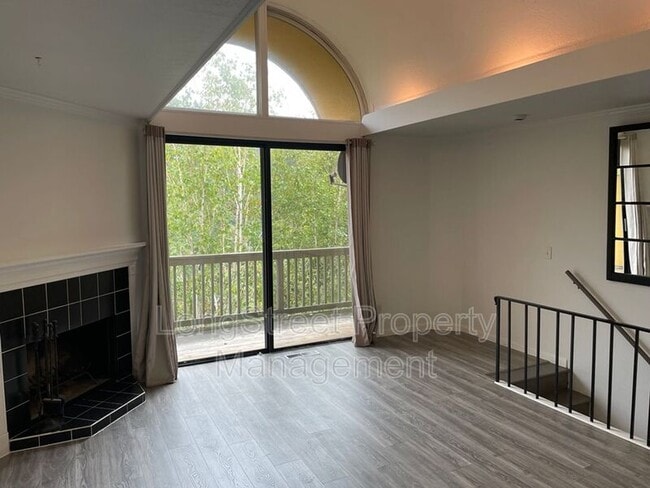 Photo - 851 SW Broadway Dr