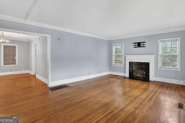 Photo - 2728 Winburn Terrace
