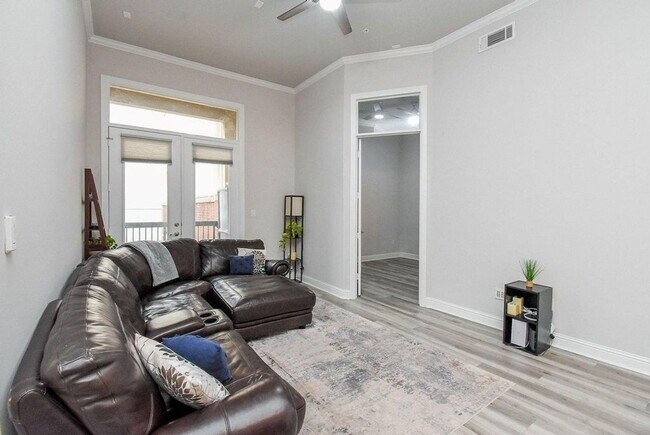 Photo - 300 St Joseph Pkwy