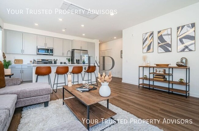 Building Photo - 5559 Lauretta St Unit 302