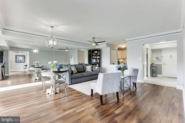 Photo - 3800 Powell Ln Unit 710