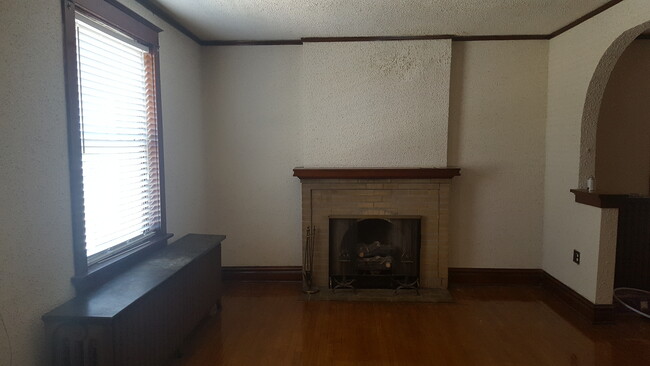 5126 Lexington Ave Unit 2