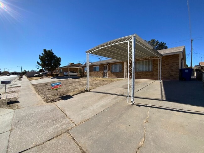 Photo - 5 Bedroom Single Story Home Available Near Snow Vista Blvd SW & Gibson Blvd!