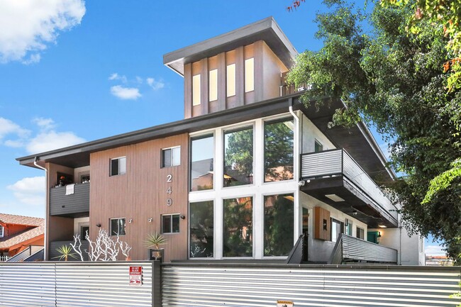 Photo - New Two Bedroom with Washer & Dryer | Down... Unidad 02