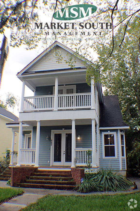 Building Photo - DOWNTOWN EAST HENRY WITH OFF STREET PARKING! Rental