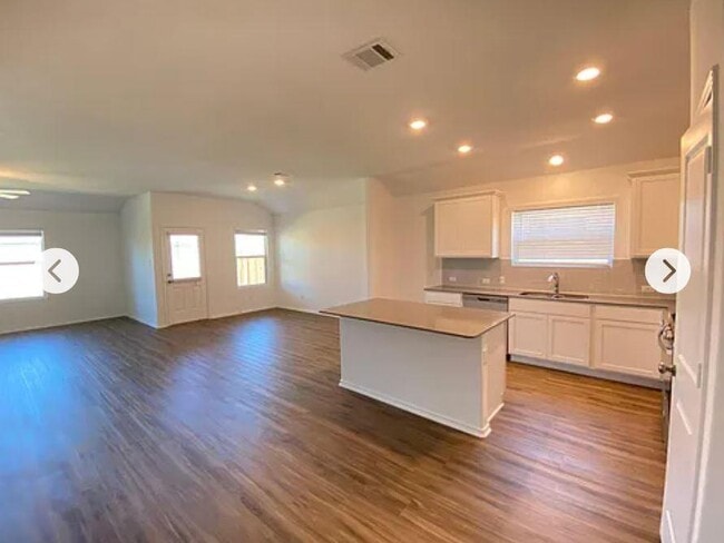 Photo - 212 Montego St