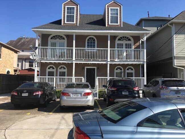 Building Photo - 4122 Drake St