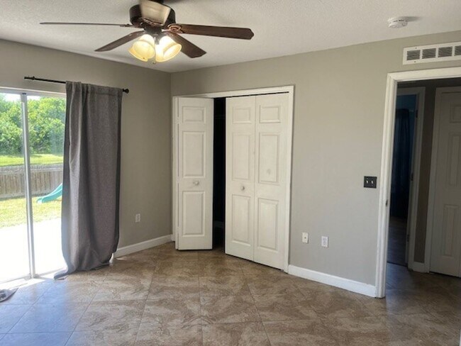 Photo - 3 Bedroom House with Large Back Yard