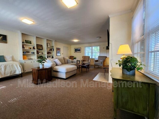 Photo - 2108.5 E 65th St