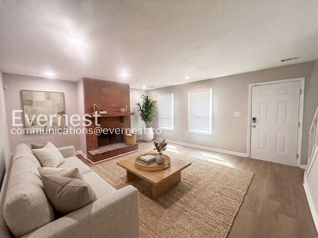 909 Silverwood Dr