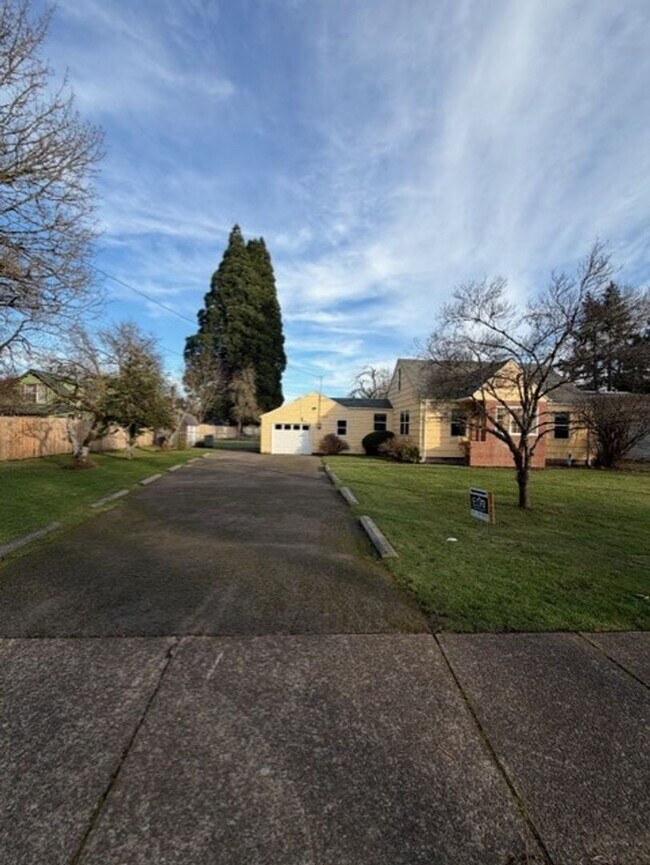 Photo - Charming 4 Bedroom ~ 1 Bathroom Home in Southeast Corvallis