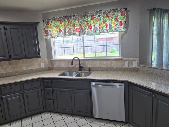 Photo - 123 Meadows Ln