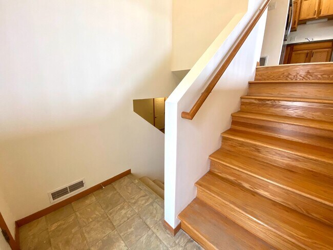 Photo - 3 bed Twinhome!!