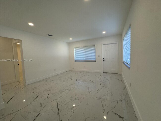 Photo - 1431 N 14th Way Unit front