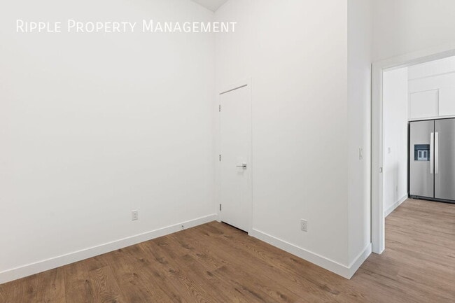 Photo - AMAZING 2 BEDS/ 2 BATHS CONDO WITH UNDERGROUND PARKING INCLUDED! Unit 3115
