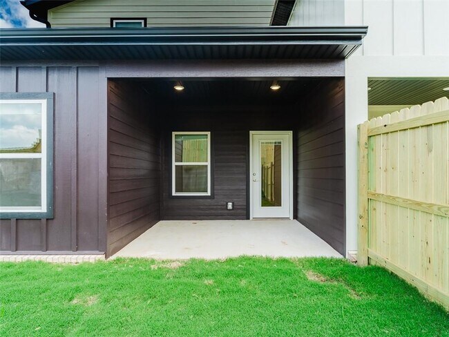 Photo - 1803 SW Casuarina Dr