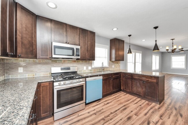 Photo - 2820 Holman St