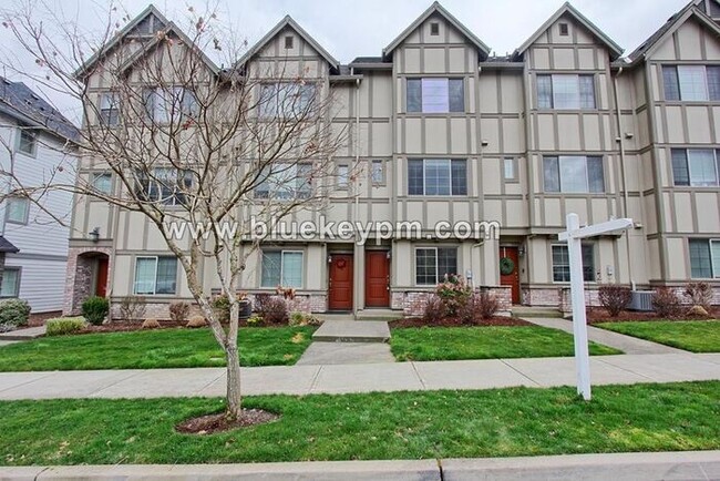 2 Bed, 2.5 Baths Tri-Level Townhome with O... - 2 Bed, 2.5 Baths Tri-Level Townhome with O...