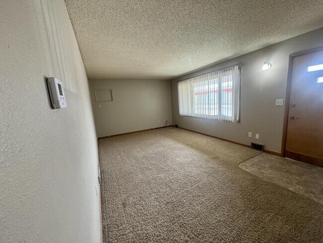 Photo - 106 8th Ave NE