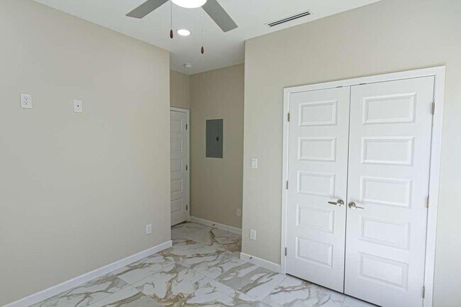 Photo - 600 N Emerald Ave Unit 4