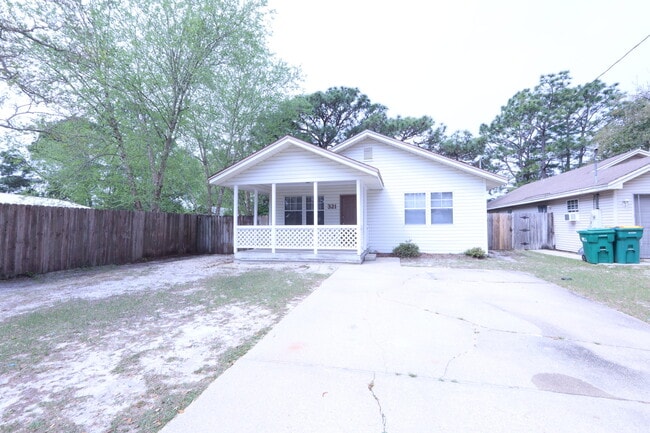 Building Photo - 321 Michael Cir