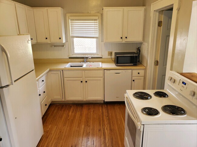 Photo - 3905 Holdrege St