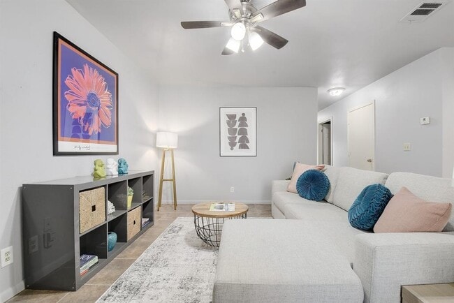 Photo - 6209 Langham St