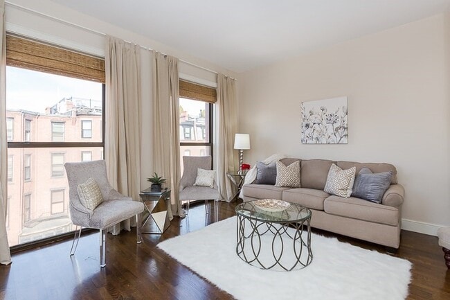 Photo - 201 Newbury St Unidad 309