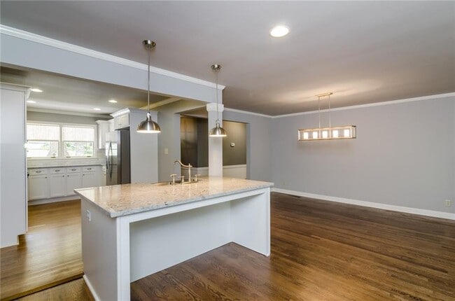 Photo - 6670 Castleton Dr NW