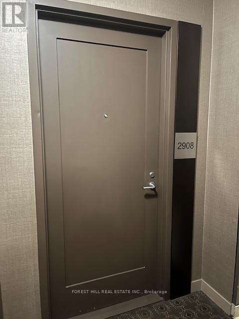 Photo - 320 Tweedsmuir Ave