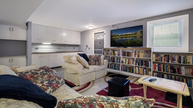 Photo - 321 E Jefferson St Unidad Legion2