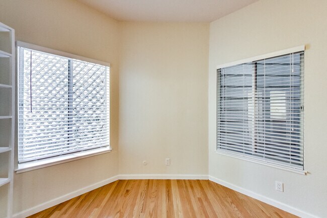 Building Photo - 977 Pine Rental
