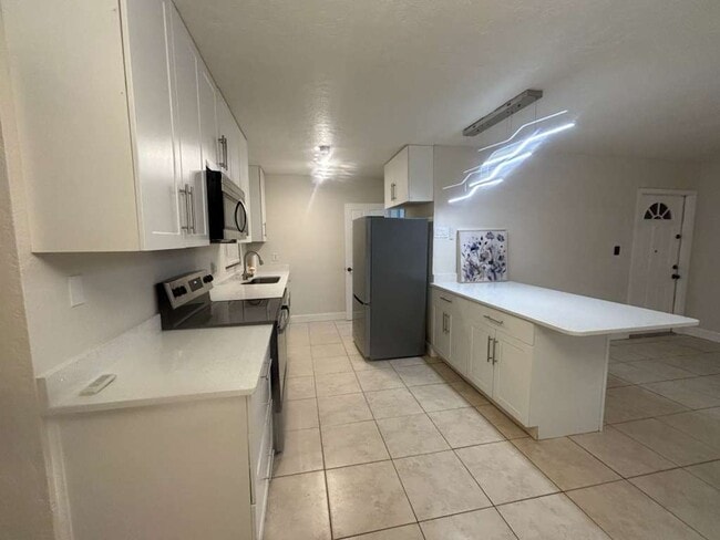 Photo - 21882 Haines Ave