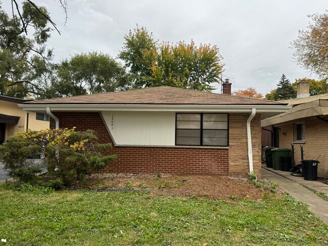 Photo - 15041 Oak St