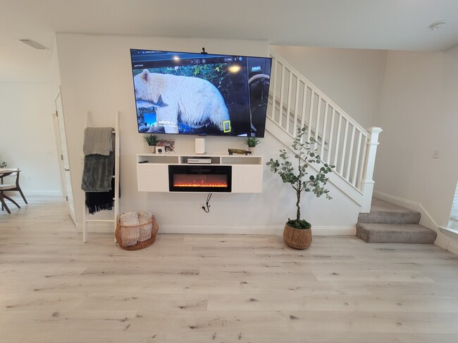 Photo - 652 Helen Ave