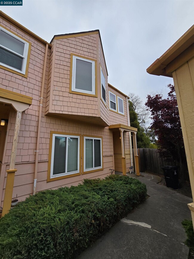 Building Photo - 1520 S 55th St Rental