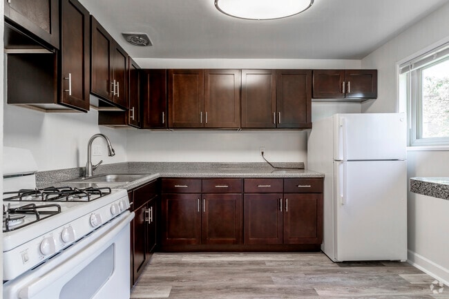 3 BR, 2 BA - 1,280 SF - Columbia Park Apartments