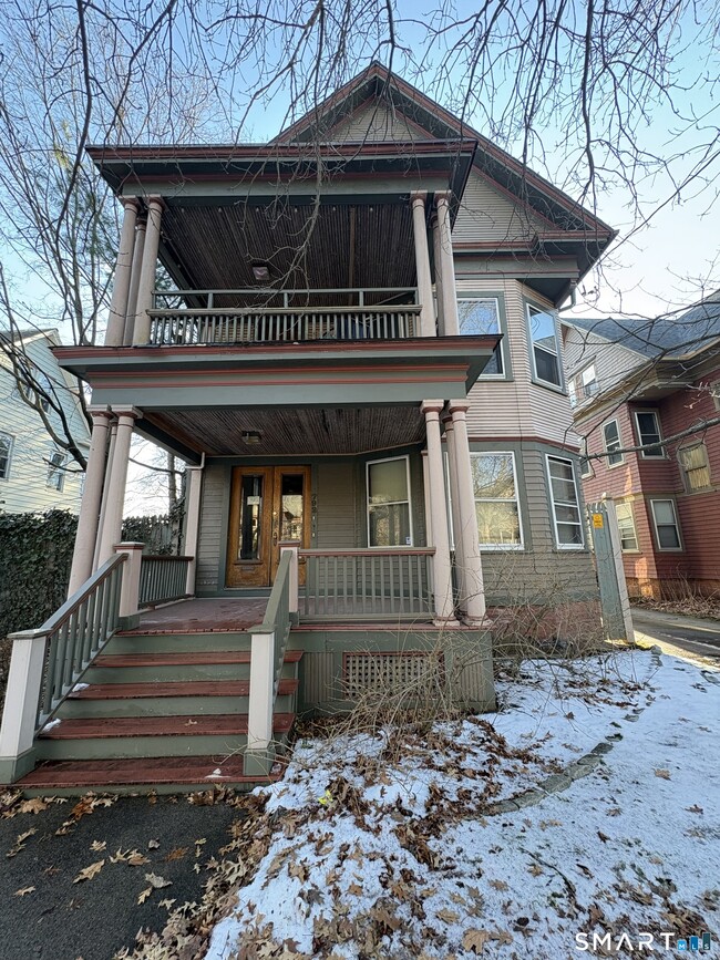 Building Photo - 792 Elm St Unit 3