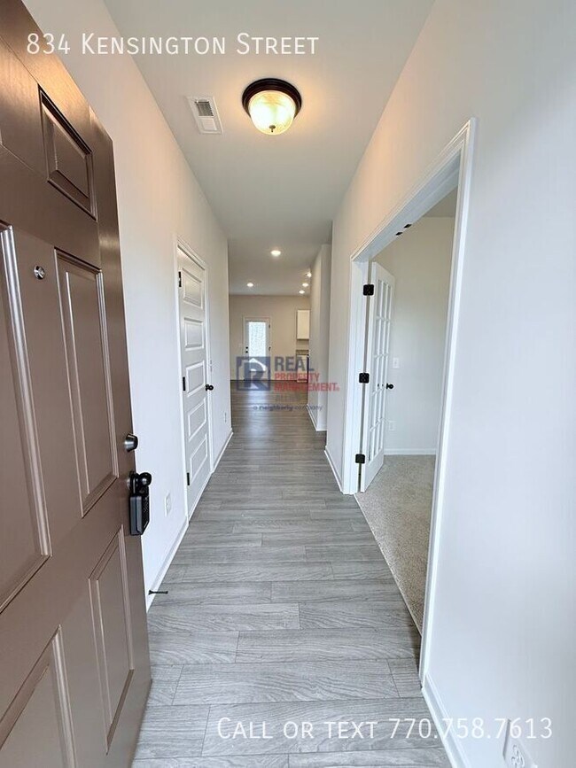 Photo - 834 Kensington St