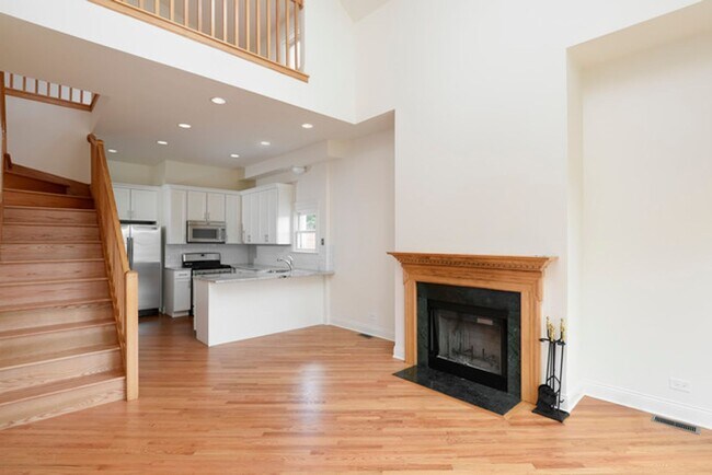 Photo - 4 Bedroom, 3 Bathroom Impressive Lincoln Park Duplex Unit 1657-3W