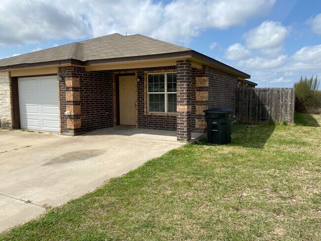 Photo - 2501 Cody Poe Rd Unidad 2501 Cody Poe Rd  B