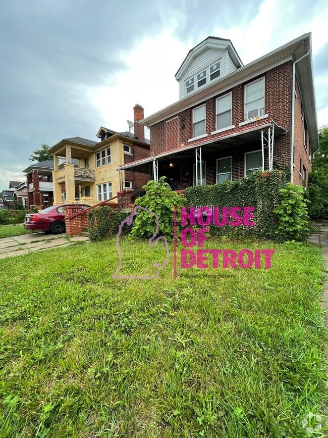 Building Photo - 5061 Hillsboro St Unit Upper Rental