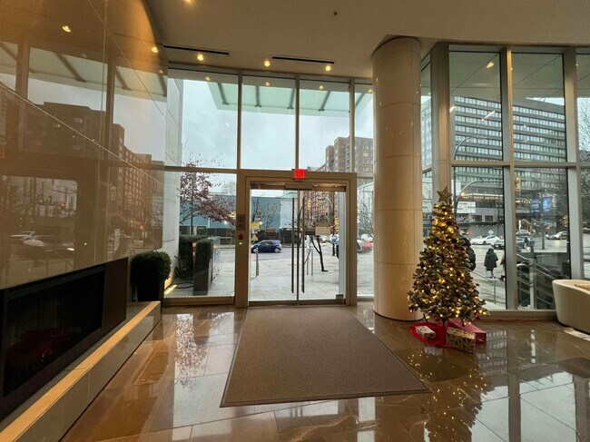 Photo - 161 W Georgia St