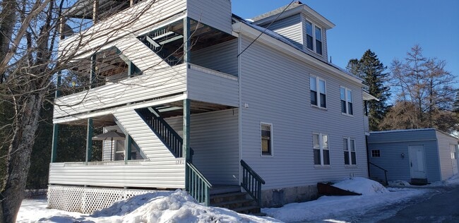 Building Photo - 1791 Riverside Dr Unit apt 1