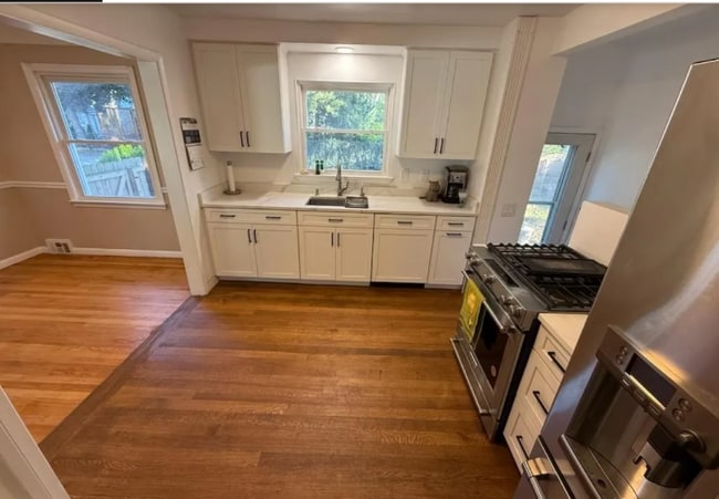 Photo - 2865 Central St