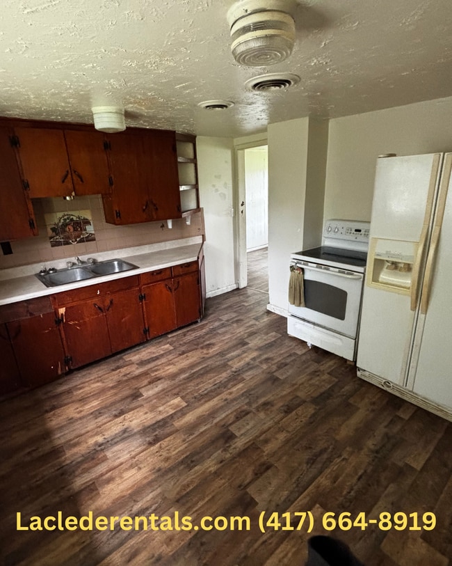 Building Photo - 3 bed 2 bath House